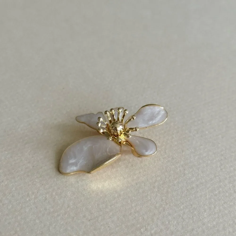 Floral Brooch M1406